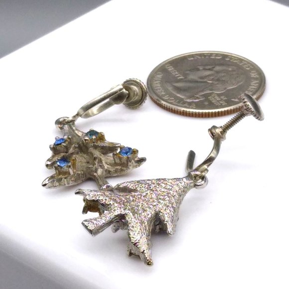 Vintage Christmas Tree Earrings, Silver Tone Dimensional Dangles w Blue Crystals - Picture 4 of 4
